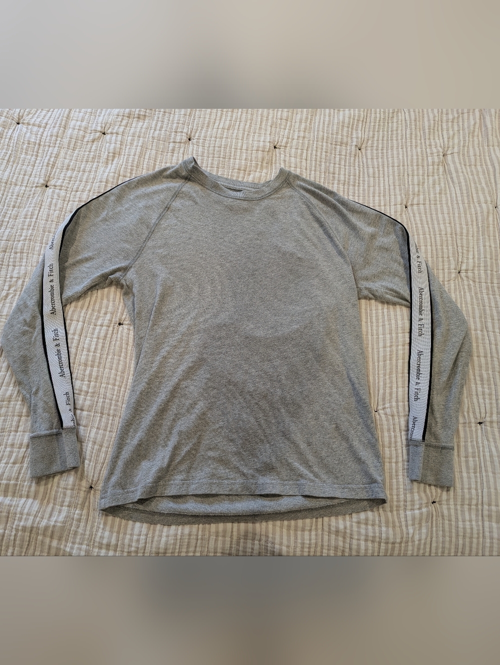 Abercrombie & Fitch Heather Gray Crewneck Long Sleeve Tee with Logo Sleeve Tape